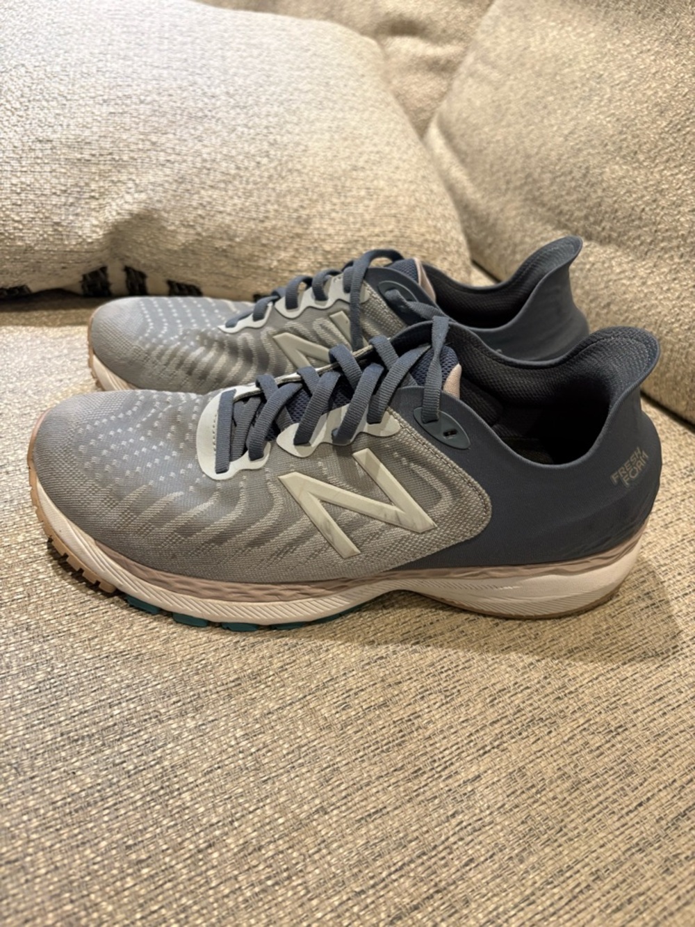 New Balance Men's Blue Gray Athletic Running Shoes